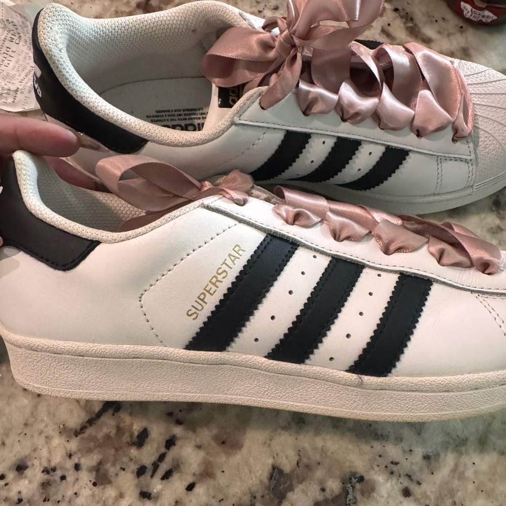 Pre- loved Adidas Superstar